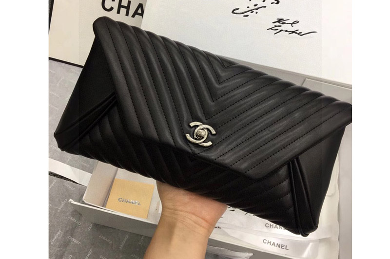 CC Classic pouch in Black Leather