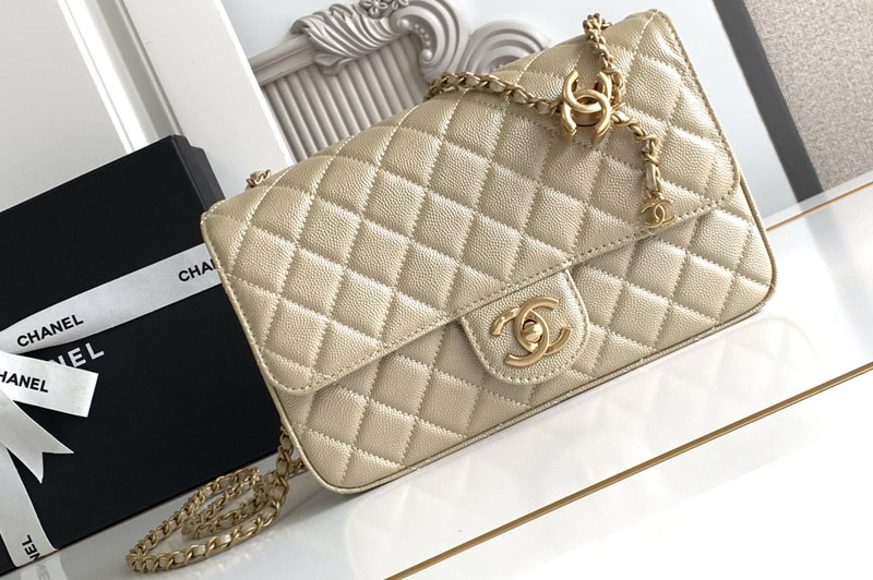 CC Flap Bag in Gold Leather