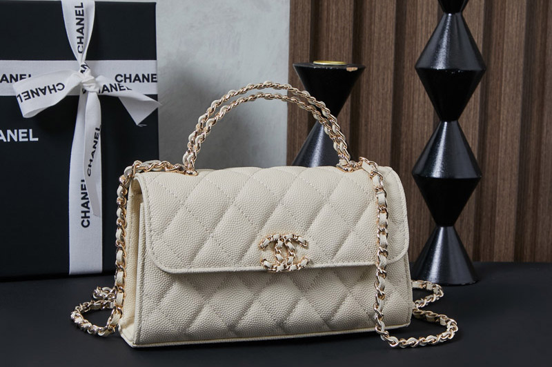 CC Clutch With Chain in Cream Leather