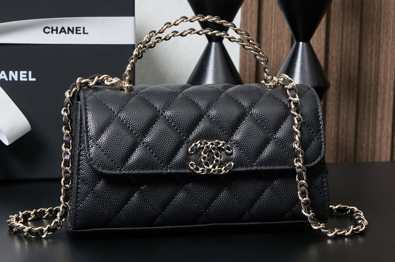CC Clutch With Chain in Black Leather