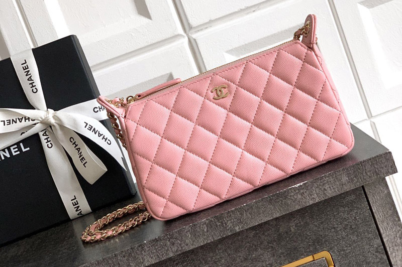 CC Clutch With Chain in Pink Leather