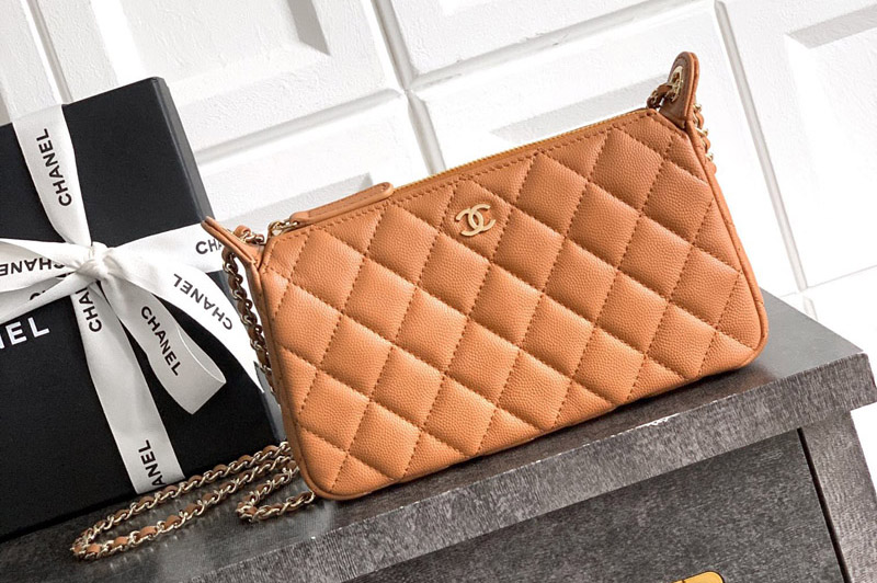 CC Clutch With Chain in Brown Leather