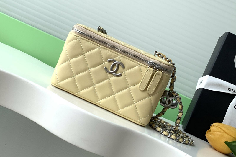 CC Long Vanity With Chain in Yellow Leather