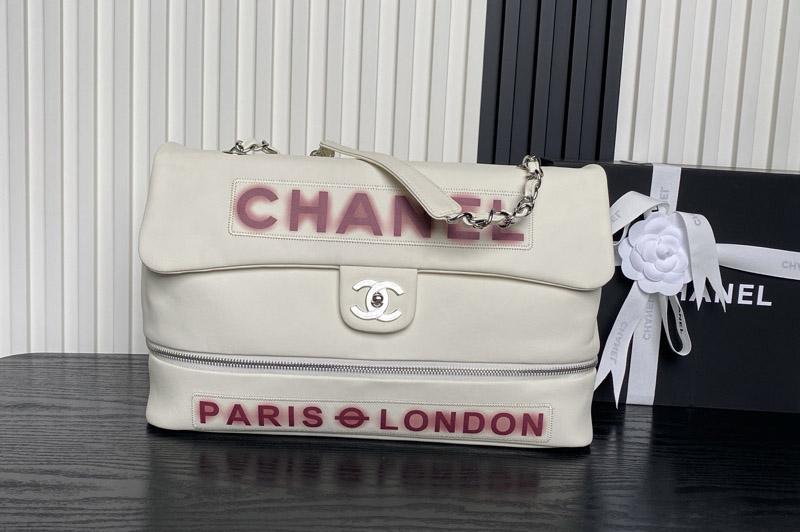 CC Expandable Shoulder bag in White Leather