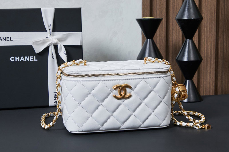CC Long Vanity With Chain in White Leather