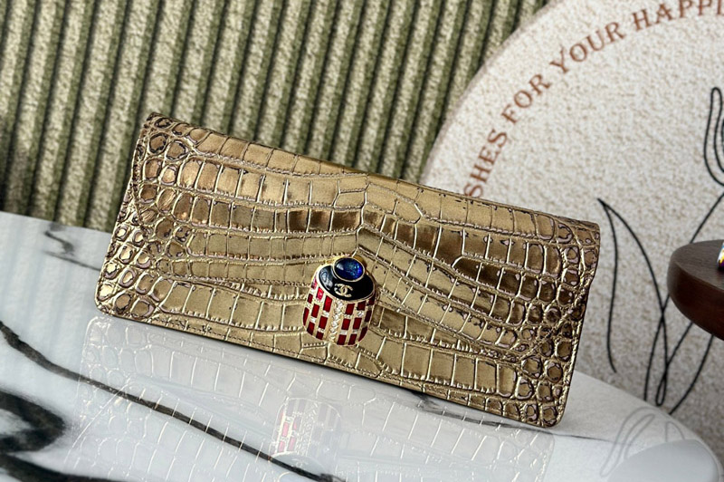 CC Clutch Bag in Gold Leather
