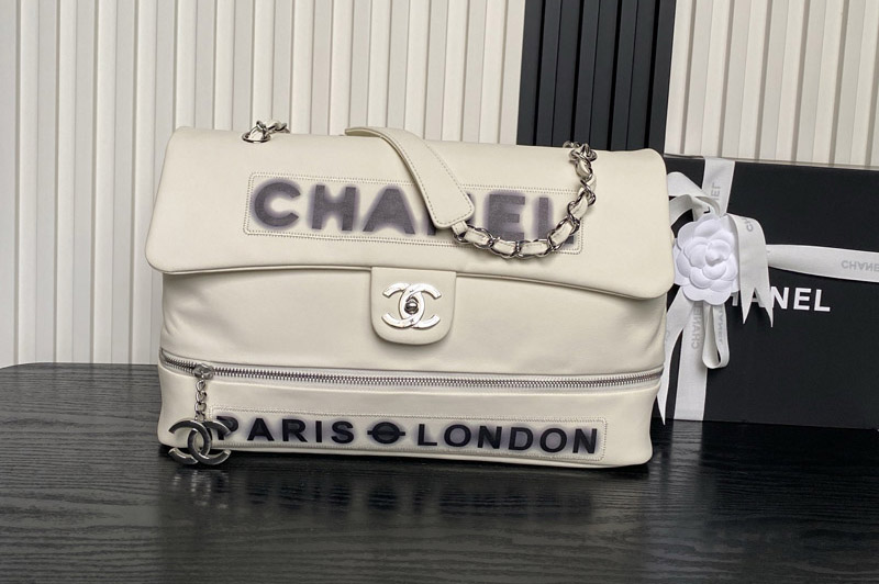 CC Expandable Shoulder bag in White Leather