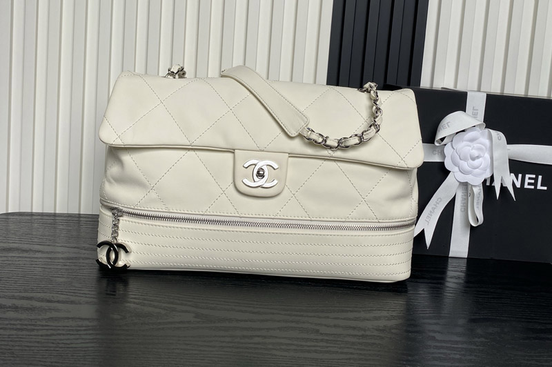 CC Expandable Shoulder bag in Black Leather