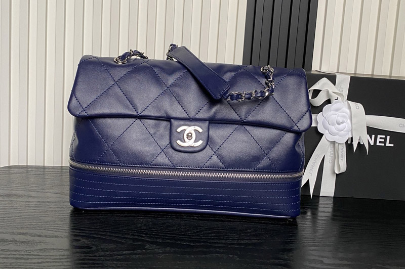 CC Expandable Shoulder bag in Blue Leather