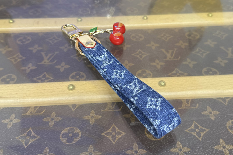 Louis Vuitton M02599 LV x TM Denim Cerise Dragonne