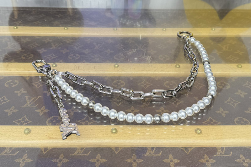 Louis Vuitton M02606 LV Pearls Chain Belt and Bag Charm