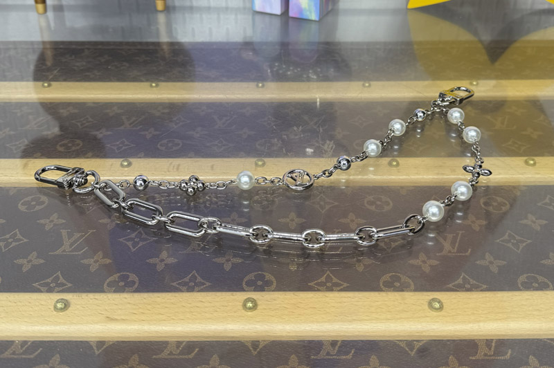 Louis Vuitton M02758 LV Midnight Pearl Chain Bag Charm