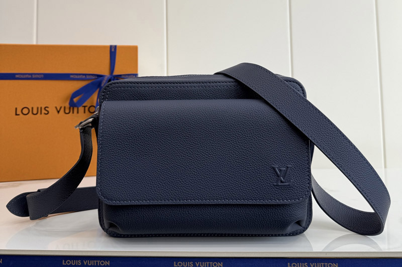 Louis Vuitton M15260 LV Boarding Messenger bag