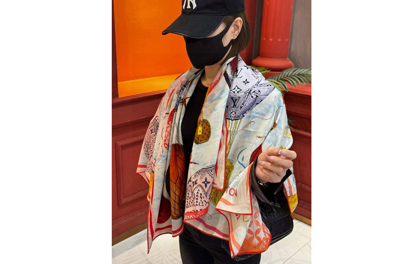 Louis Vuitton Scarves